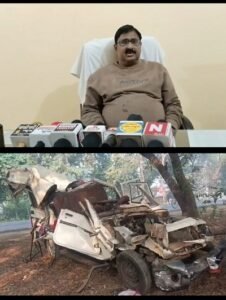 Breaking news: A Bolero carrying devotees on their way to Ayodhya collided with a tractor-trolley; three people died and 11 were injured.