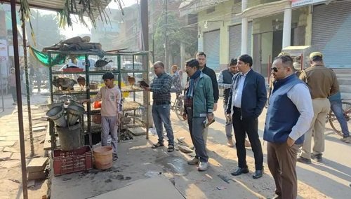 Half a dozen illegal shops were sealed for operating without licenses; SDM Anupam Mishra and the Executive Officer took action.