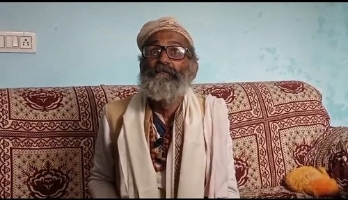 Saints and mahants protested against the police in Ayodhya.