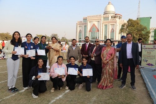 The 104th annual sports meet "Dron" concluded in Lucknow, with students and faculty showing tremendous enthusiasm.