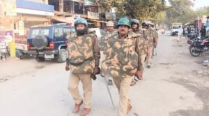 In view of the upcoming December 6th, the police team conducted a route march along with the armed forces.
