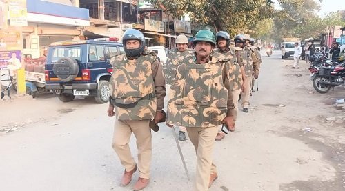 In view of the upcoming December 6th, the police team conducted a route march along with the armed forces.