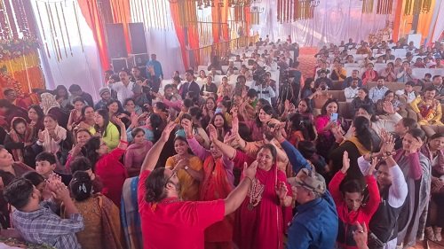 Sai Baba's Charan Paduka Yatra started in the capital, a wave of faith surged, devotees were filled with devotion with drums and trumpets.