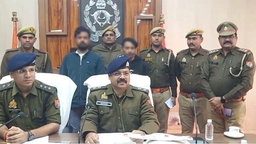 The partially burnt body has been identified: it was Tariq, a resident of Barabanki, who was taken away from his home on a motorcycle by some people.