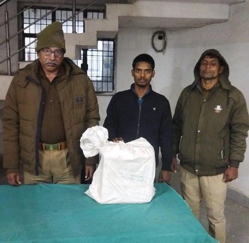 The Ilia police team arrested an inter-state liquor smuggler.