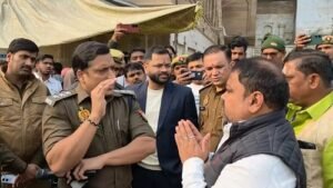 Varanasi: Following a warning from the Dom Raja family, the administration swung into action and removed encroachments from Manikarnika Ghat to Scindia Ghat, issuing a stern warning.