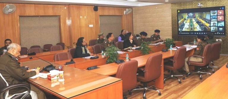 In a major operation by the Anti-Corruption Organization, two employees were caught red-handed accepting bribes for providing electricity connections.