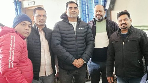 Ayodhya: A program was organized at an old age home with a spirit of service on the occasion of Atal Bihari Vajpayee's birth anniversary.