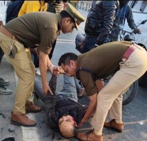 Deputy Commissioner of Police Akash Patel, displaying humanitarian sensitivity, took the injured man in a vehicle and sent him to a private hospital.