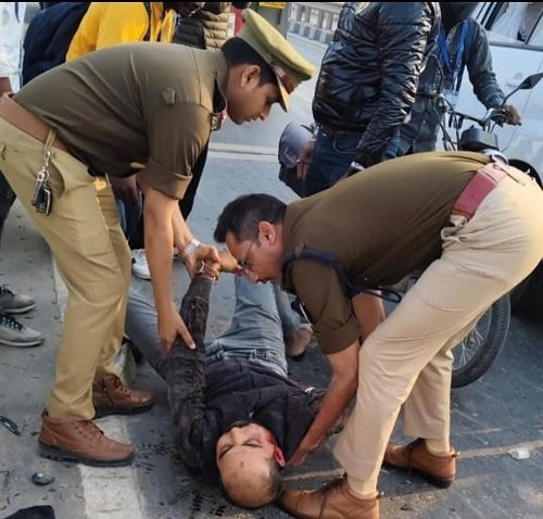 Deputy Commissioner of Police Akash Patel, displaying humanitarian sensitivity, took the injured man in a vehicle and sent him to a private hospital.