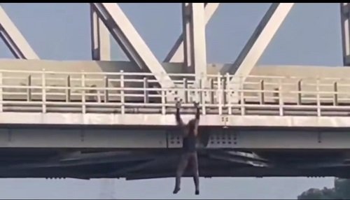 A video of dangerous stunts on the Hapur/Delhi-Lucknow highway has gone viral.