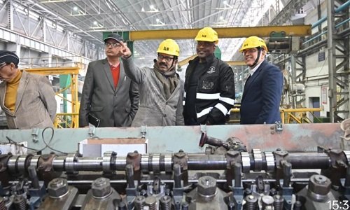 Noah Salake visited Bareka and praised the locomotive manufacturing taking place there.