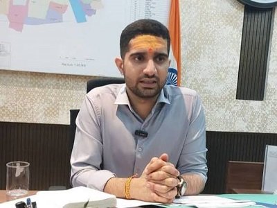 Varanasi: Steps taken towards improving traffic flow; colony gates to be opened, providing relief from traffic congestion.