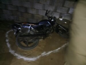 Hathras police take swift action; the accused was injured in retaliatory firing, and a pistol and motorcycle were recovered.