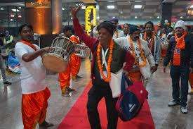 Kashi Tamil Sangamam-4.0: The second delegation from Tamil Nadu arrived and received a grand welcome amidst drum playing and showering of flowers.