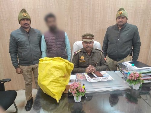 Bhelupur Police Station arrests accused with 6 kilograms (21 bundles) of banned illegal Chinese kite string.