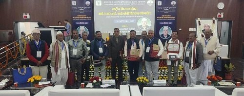 Two progressive farmers from Chandauli district, Ramesh and Ajay, were awarded at the Indian Council of Agricultural Research, New Delhi.
