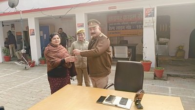 Based on a tip received through social media, the Cantt police recovered the lost gold chain.