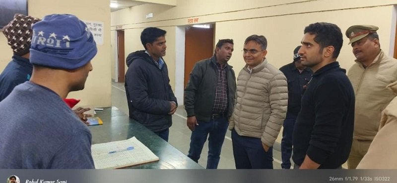 The District Magistrate conducted a surprise inspection of night shelters and instructed that separate arrangements be made for families and children.