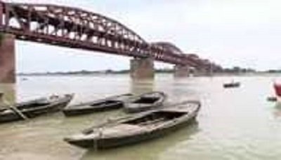 Traffic will be closed on Rajghat bridge for three hours today; a 25-day traffic block will be implemented from tomorrow.