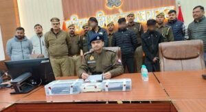 Three accused involved in mobile phone snatching have been arrested. 28 stolen mobile phones and two motorcycles used in the crime were recovered from their possession.