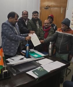 A one-day Satyagraha (peaceful protest) was held across the state regarding the demands of electrical contract workers; a memorandum was also submitted at LESA (Lucknow Electricity Supply Administration) in Lucknow.