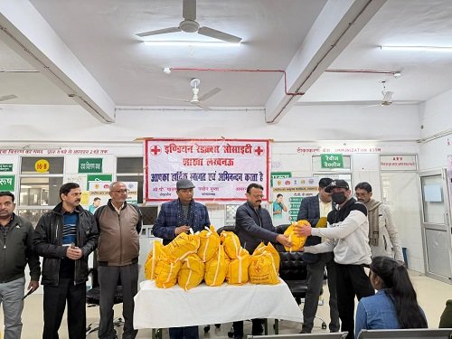 Nutritious food packets were distributed to patients at the adopted TB hospital.