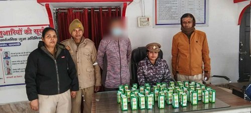 Varanasi Sigra police station arrested one accused person and recovered 51 pouches of country liquor, Windies Lime Strong (spicy), each containing 200 ml (total 10.02 liters).