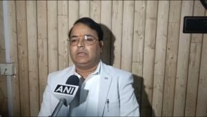 On the Shankaracharya issue, a resignation from Ayodhya; a Deputy Commissioner of GST resigns in support of CM Yogi.