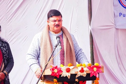 The mayor dedicated two public toilets to the city of Ayodhya and appealed to citizen committees to cooperate in sanitation efforts.