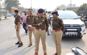 Under the leadership of Superintendent of Police Abhishek Verma, the police conducted checks at several locations and took action against those who violated the rules.