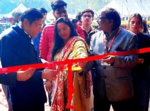 Justice Sudhir Narayan grandly inaugurated the Vande Mataram painting workshop.