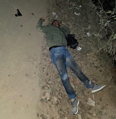 The shooter who murdered businessman Mahendra Gautam in the Sarnath police station area, and who had a reward of 1 lakh rupees on his head, has been arrested in a police encounter.