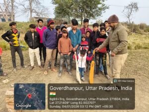 Forget the elderly and adults, even the children are fans of the friendly and charismatic police station in-charge of Bank Bhawani.