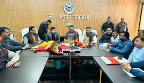 Determined to accelerate development work, the mayor held discussions with the councilors.