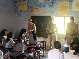 Farrukhabad: Women and girls were made aware under the Mission Shakti program.