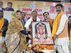 BJP State President Pankaj Chaudhary's historic first visit to Ayodhya: He was warmly welcomed and felicitated by District Panchayat President Roli Singh.