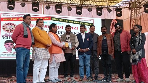 At the Ayodhya Festival, the Ramakrishna Seva Foundation organized a blood donation camp, where three dozen people voluntarily donated blood.