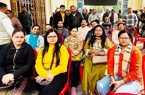 Bank employees go on a nationwide strike for a 5-day banking week.