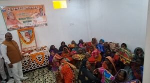 Mau: Blankets distributed to the needy on the seventh death anniversary of late Janaki Maurya.