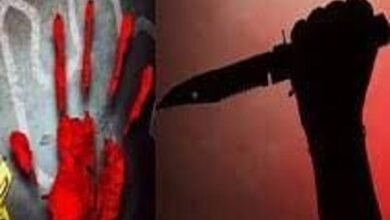 The stepson killed his mother and brother with a sharp weapon.