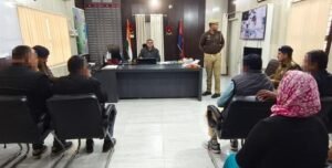 Superintendent of Police Chandauli listened to the problems of the complainants who came for Janta Darshan.