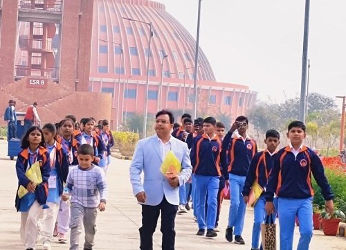 The students visited Nalanda University and historical sites.