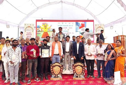 North Eastern Railway's excellent performance in the day-long vegetable, fruit and flower exhibition, won 104 awards and two running shields.
