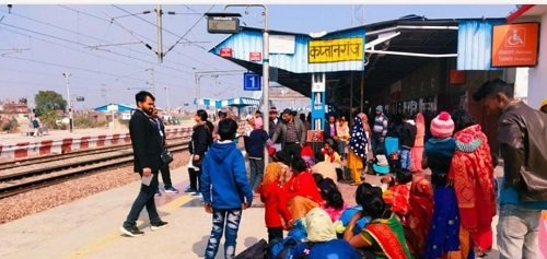 An intensive ticket checking drive was conducted on the Gorakhpur Cantt-Thawe-Chhapra Kacheri railway section of the Varanasi division.