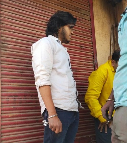 Municipal Corporation seals shop in Visheshwarganj