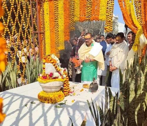 On the occasion of Mahanirvana Day and Abhishek Day, there was a huge crowd of devotees at Aghorpeeth.