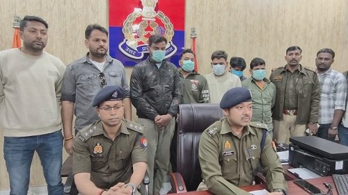 The Kotwali police station has arrested a total of 5 accused, including 3 wanted individuals with a reward of ₹25,000 each, in a case related to cough syrup.