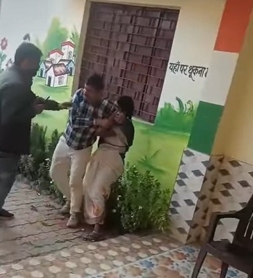 A woman publicly beat up a young man at the village panchayat secretariat at Chaudharidih intersection; video and photos went viral.