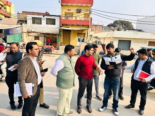 The municipal commissioner inspected Maheshpur and demanded the construction of a safe U-turn.